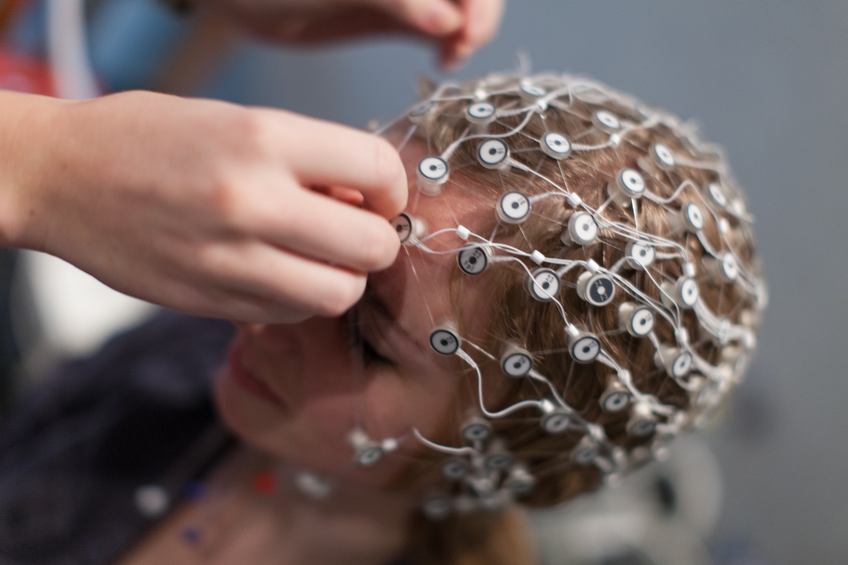 Associative Learning in the Human Brain and Body